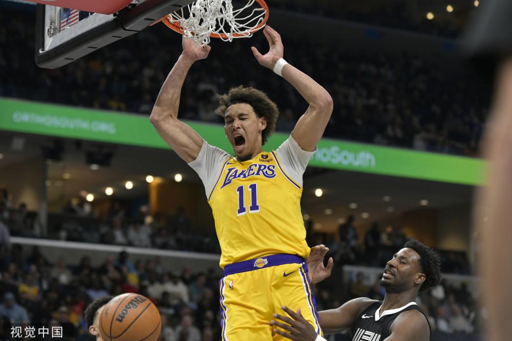 她的成功激 她的成功激